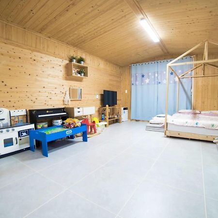 סאוגוויפו Jeju Sunflower Pension מראה חיצוני תמונה