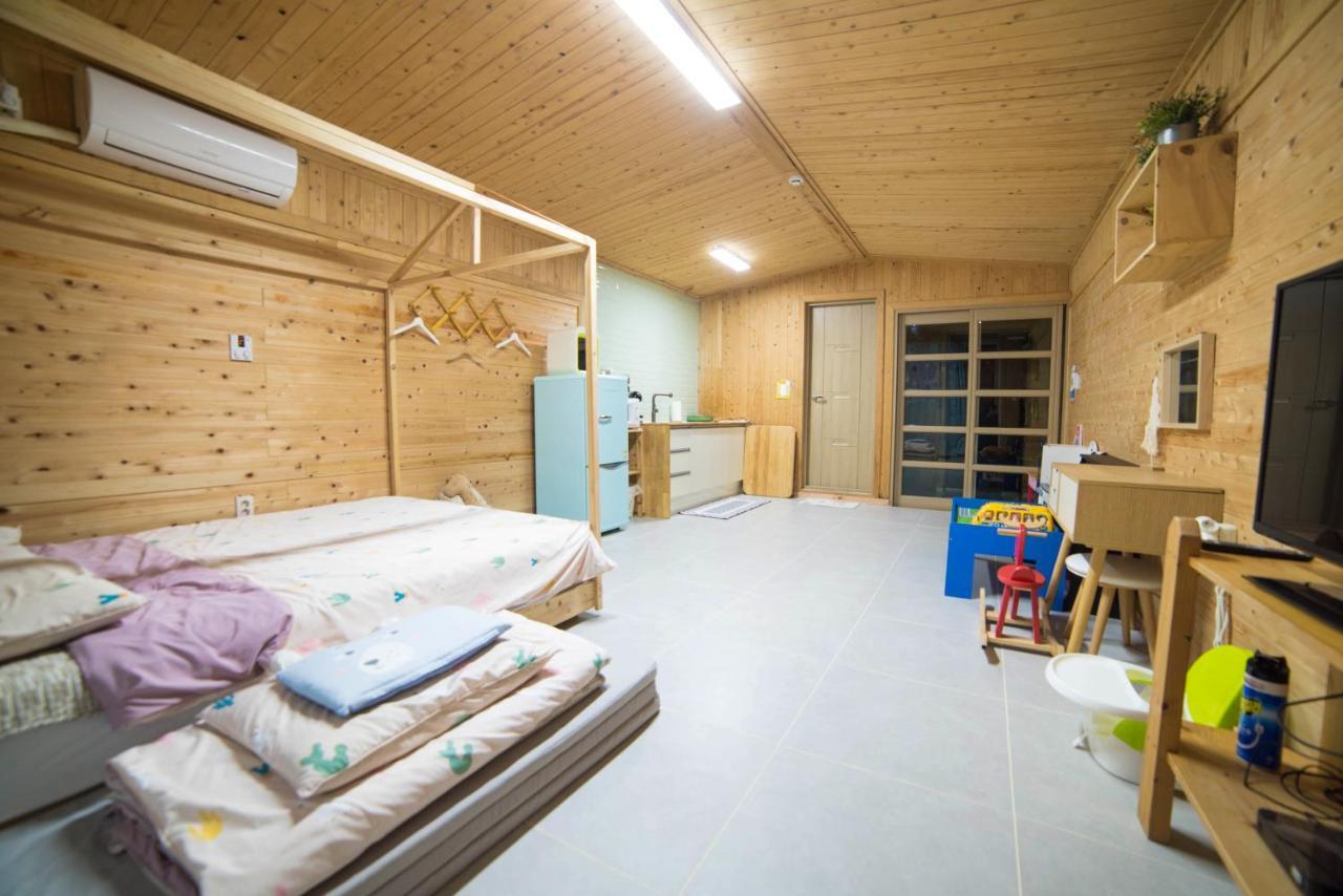 סאוגוויפו Jeju Sunflower Pension מראה חיצוני תמונה